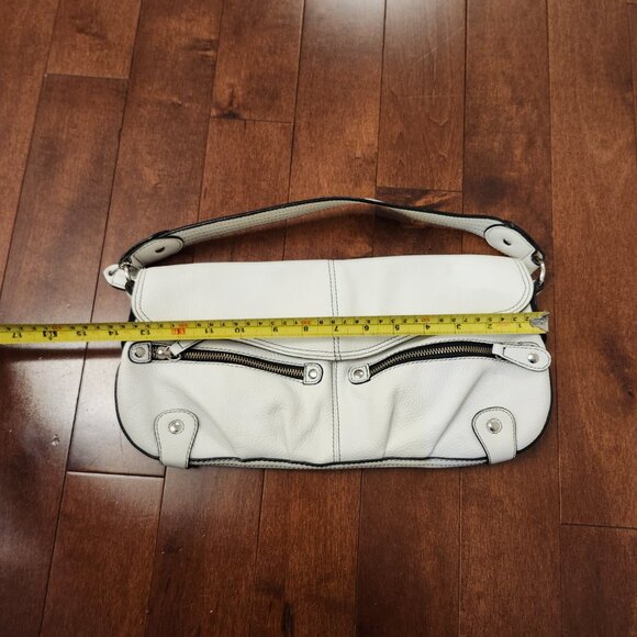 Danier white leather shoulder bag - Picture 3 of 10